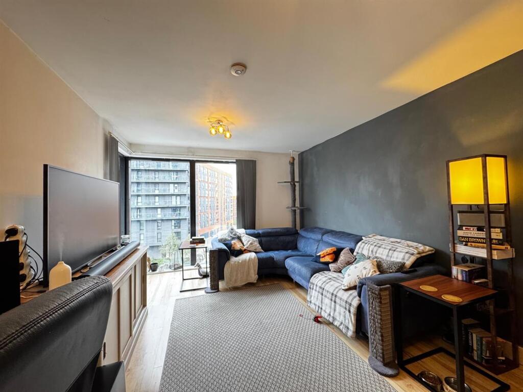 Apartment in Manchester, Hulme - View 2