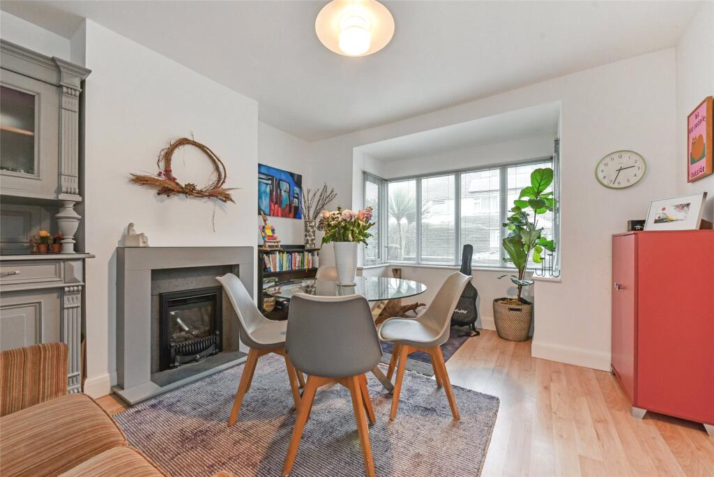Kingsham Avenue, Chichester, West Sussex, PO19 - View 4