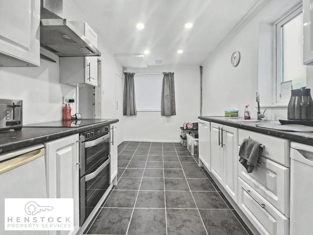 Amesbury Road, Manchester, M9 photo 3