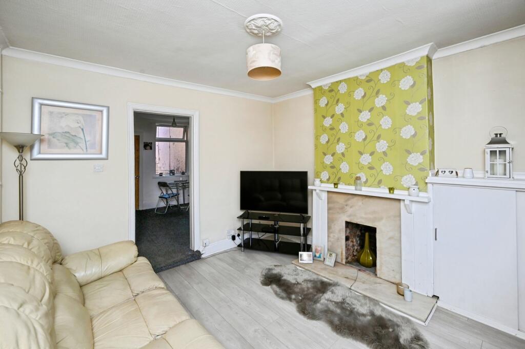 House in Mansfield, Nottinghamshire - More