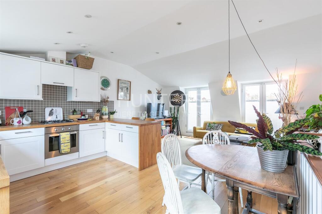 Apartment in London - View 5