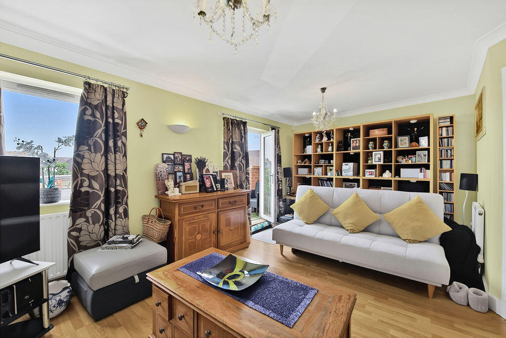 Minerva Crescent, Gunwharf Quays - View 4