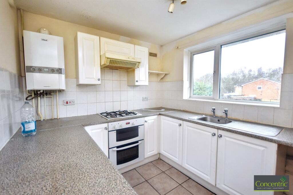 Apartment in Wolverhampton, Pendeford - View 2