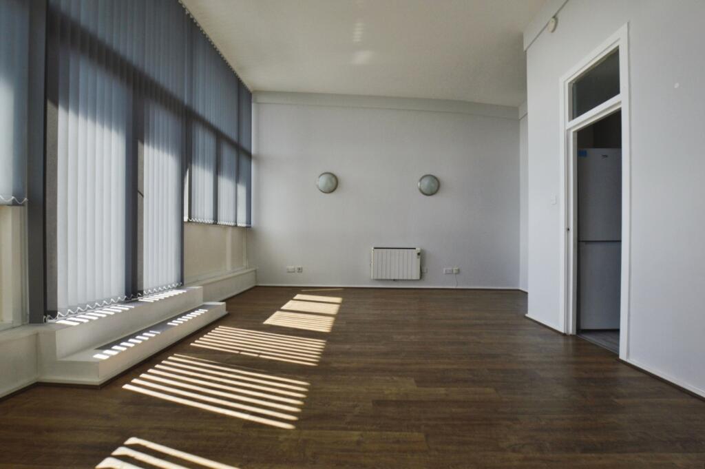 House in London - View 2