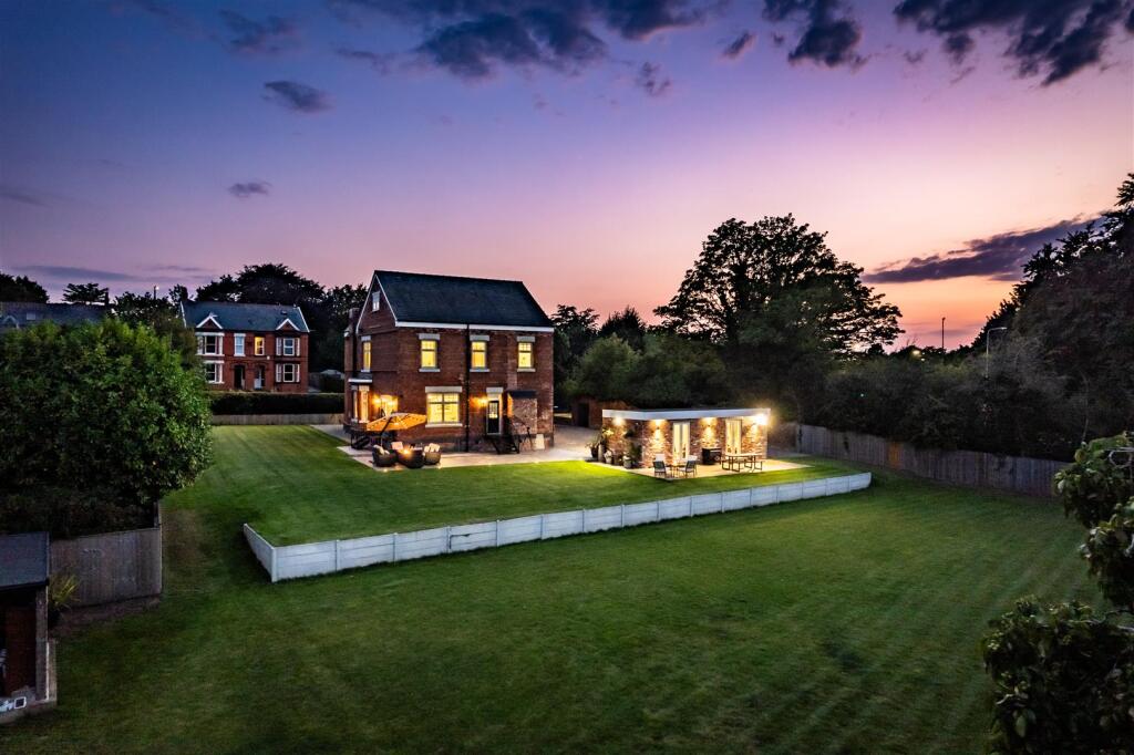 35 Swanlow Lane, Winsford, CW7 1JD photo 3