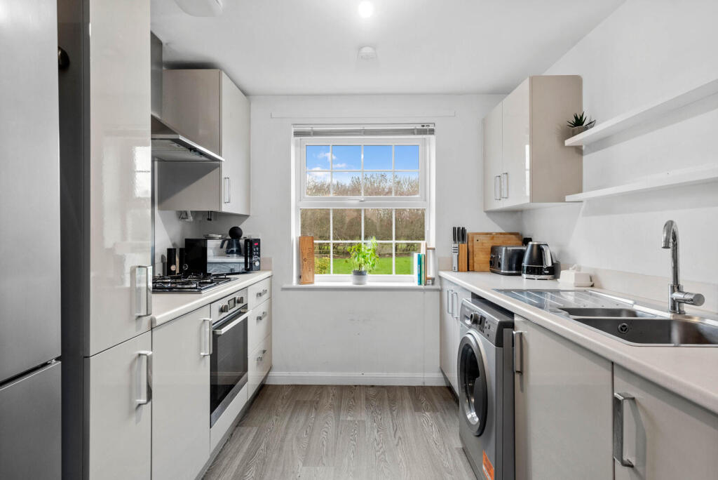 Apartment in Warwick, Bishop's Tachbrook - View 4