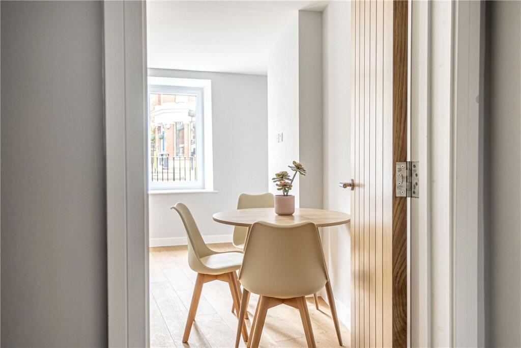 Apartment in Winchester, Hampshire - View 5