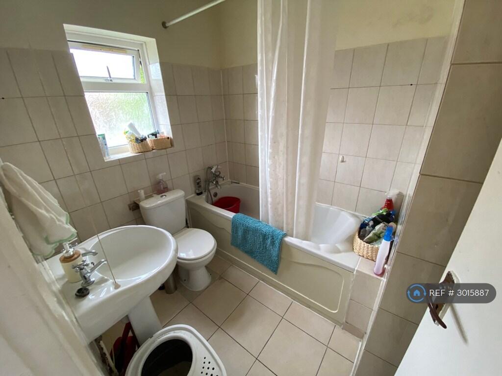 Apartment in Southampton - View 5