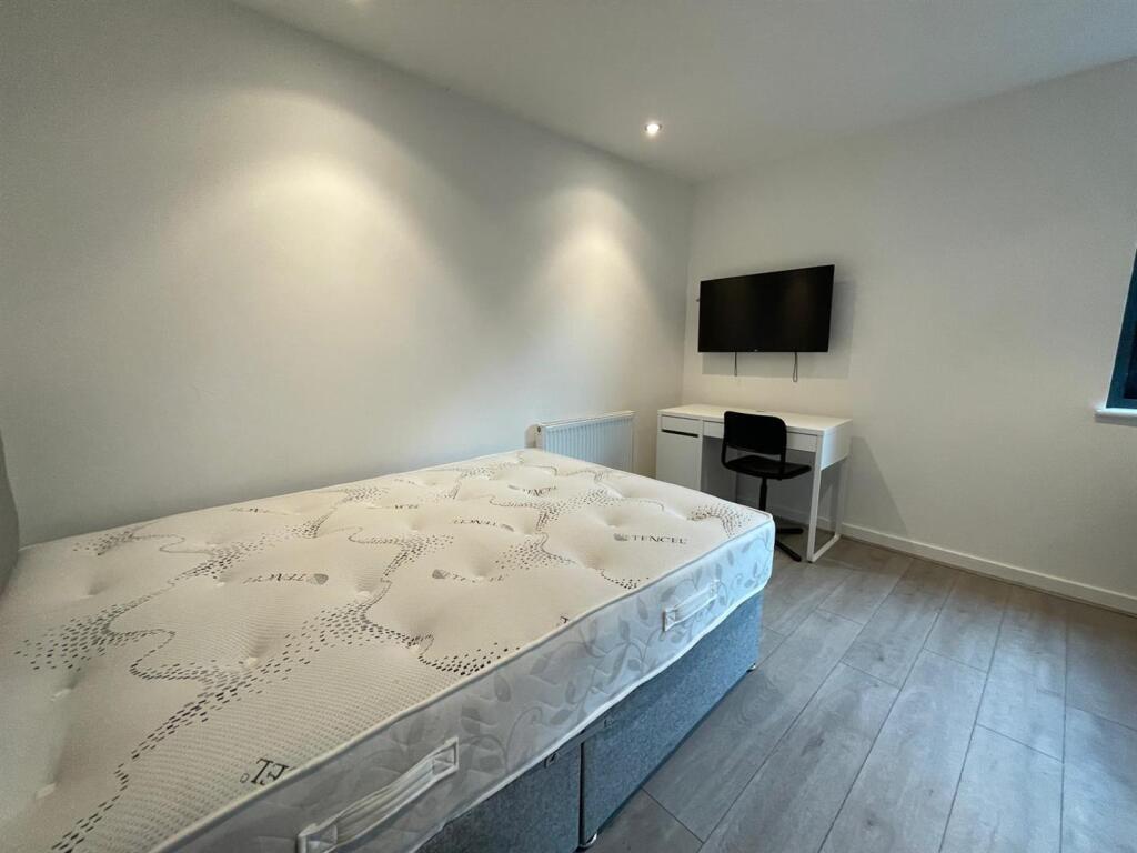 Apartment in Sheffield, Kelham Island Community, Neepsend - View 3