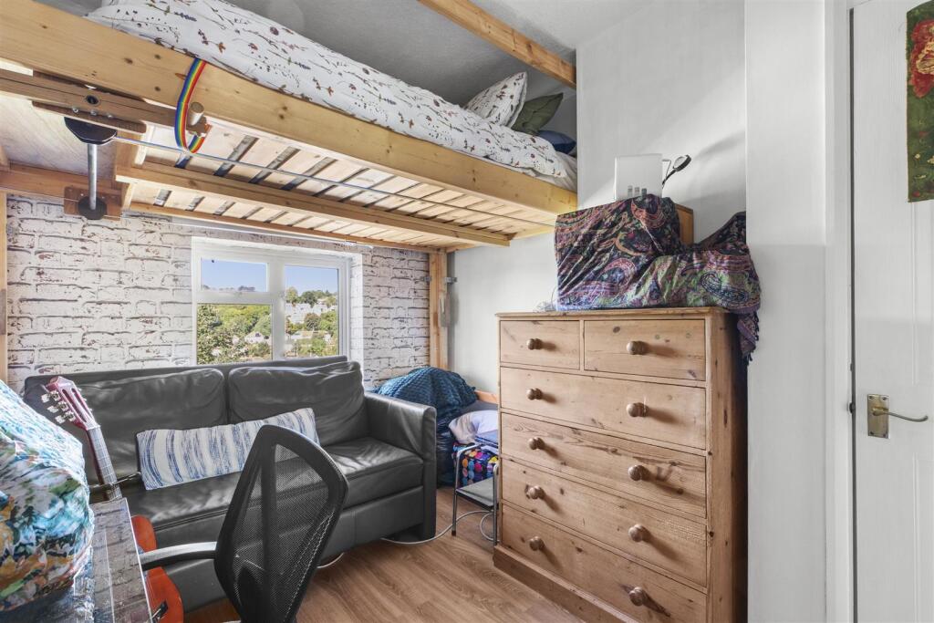 House in Hemel Hempstead, High Wycombe Community Board - More