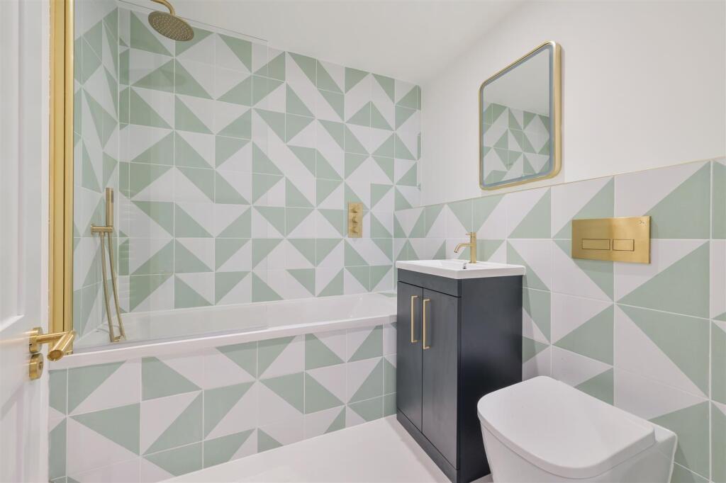 Apartment in Sutton - View 5