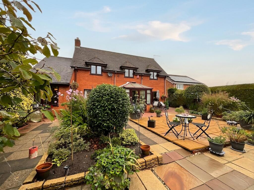 House in Stoke-on-Trent - View 4