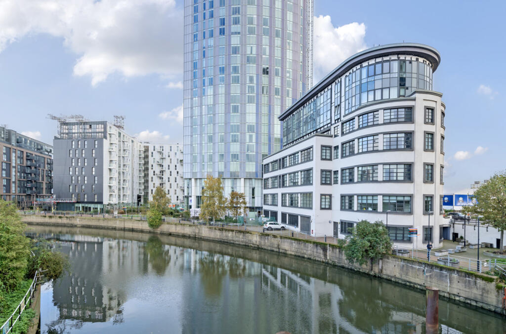 Main image of property: 150 High Street, London, E15