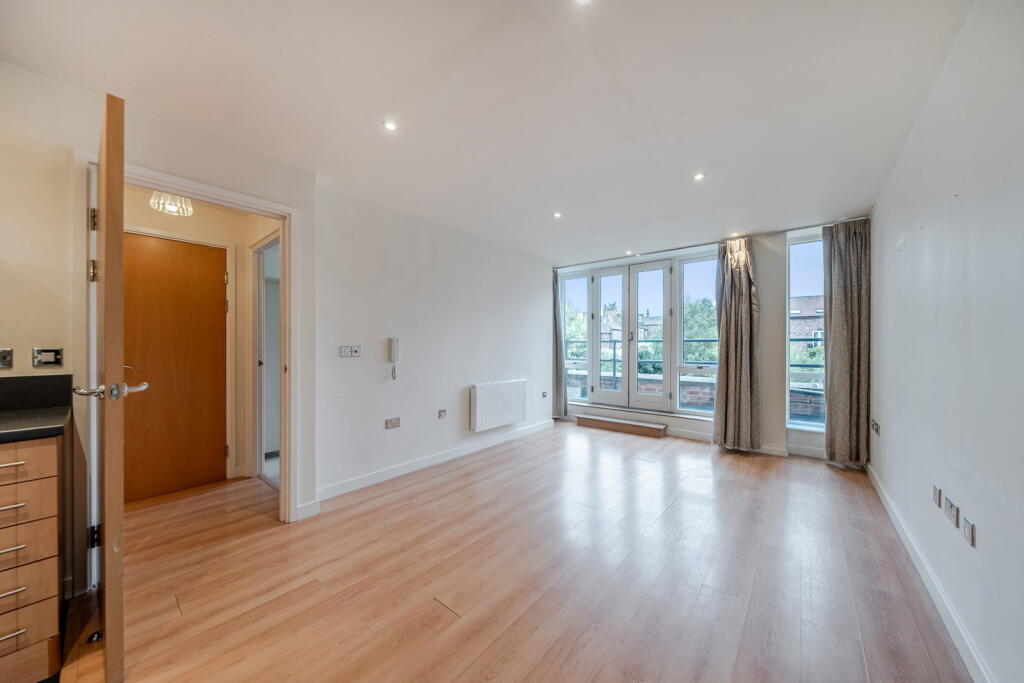 Apartment in York - View 2