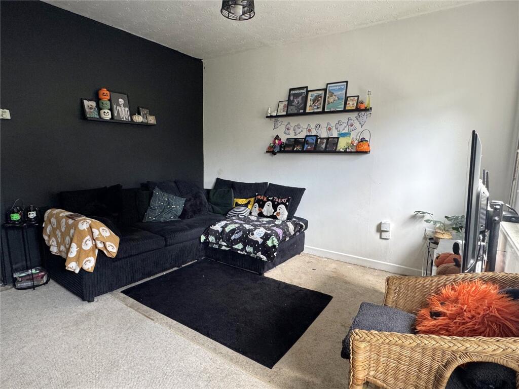 Castlehaven Close, Chippenham, Wiltshire, SN15 photo 2