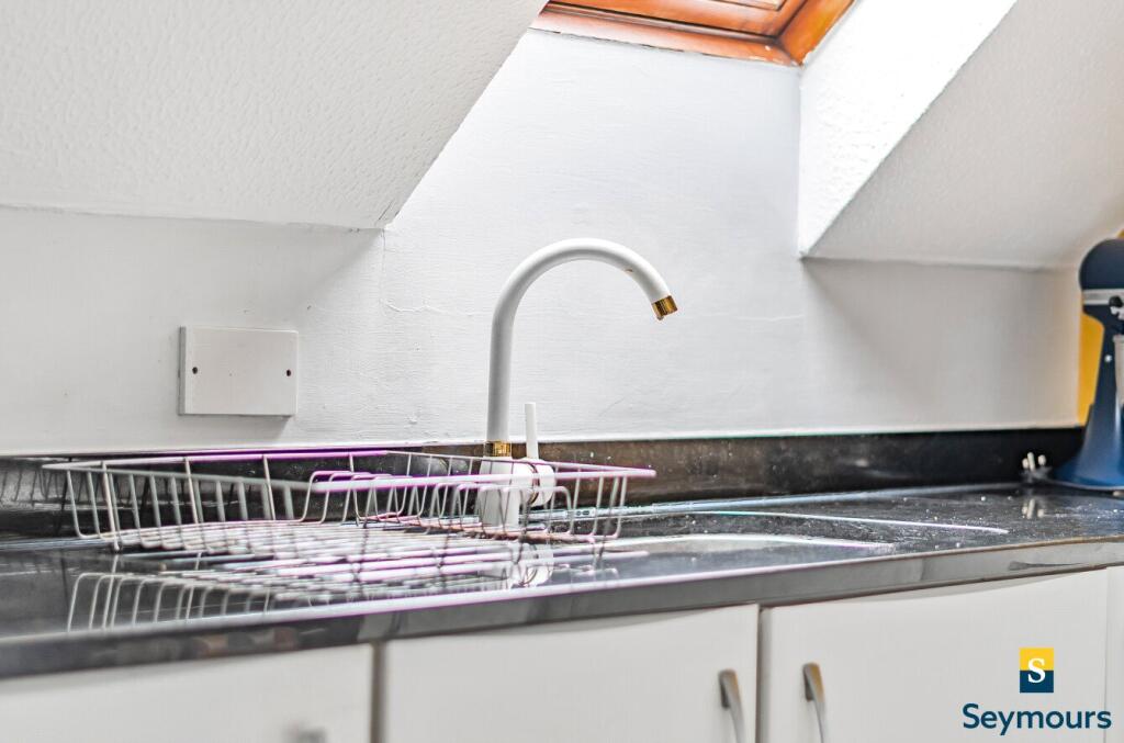 Apartment in Guildford, Surrey - View 4