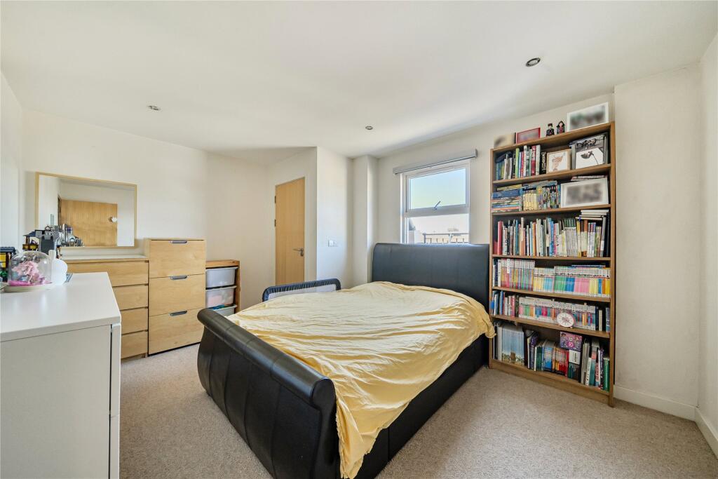 Apartment in London, Surbiton - More