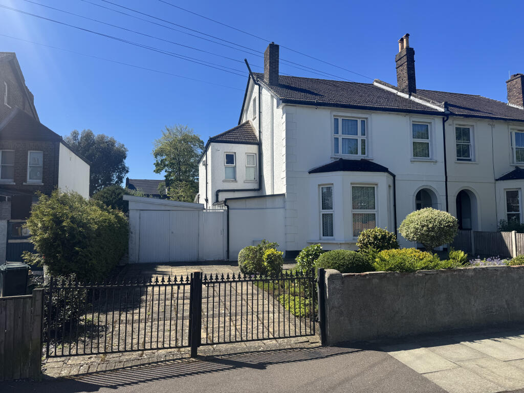 5-bed semi-detached on Thornsett Road, London, £900,000