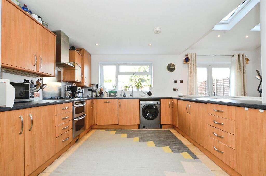 Additional image 21 of Chesterton Avenue, Harpenden