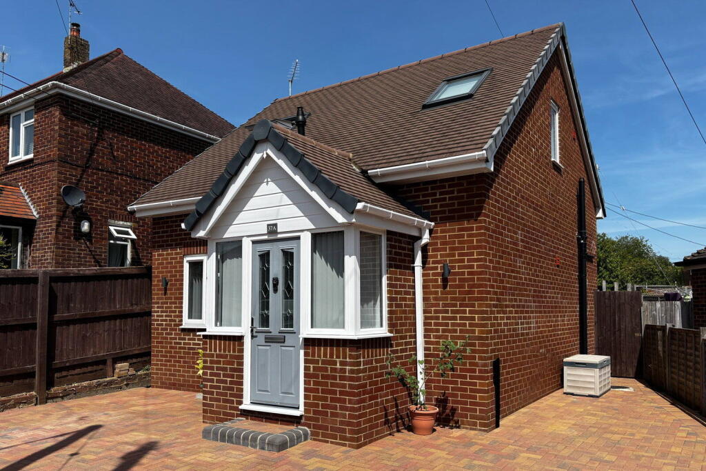 2-bed detached on Mitford Road, Alresford, SO24 , £310,000