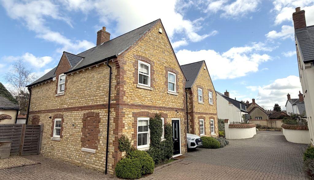 3-bed detached on Waggoners Court, Haddenham, £600,000