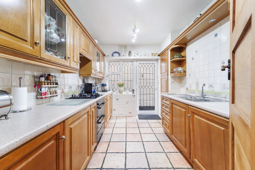 House in London, Royal Borough of Kingston upon Thames - More