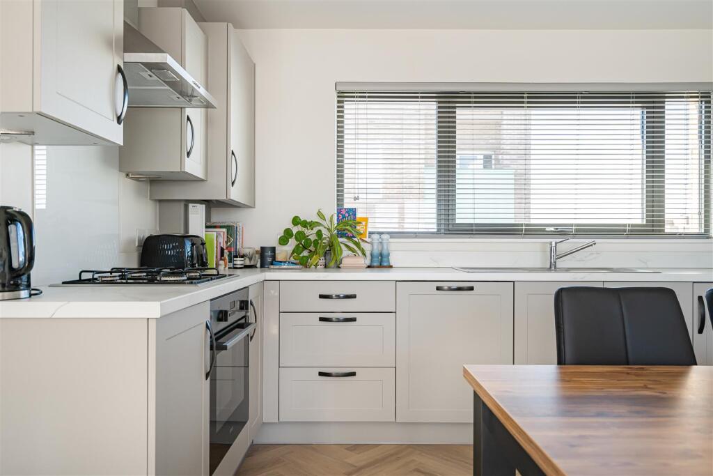 Apartment in Cambridge, Eddington - View 5