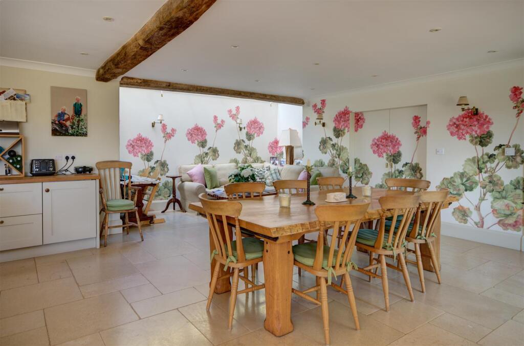 House in Stroud, Bisley-with-Lypiatt - More