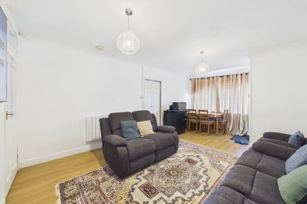 Apartment in Wokingham - View 3