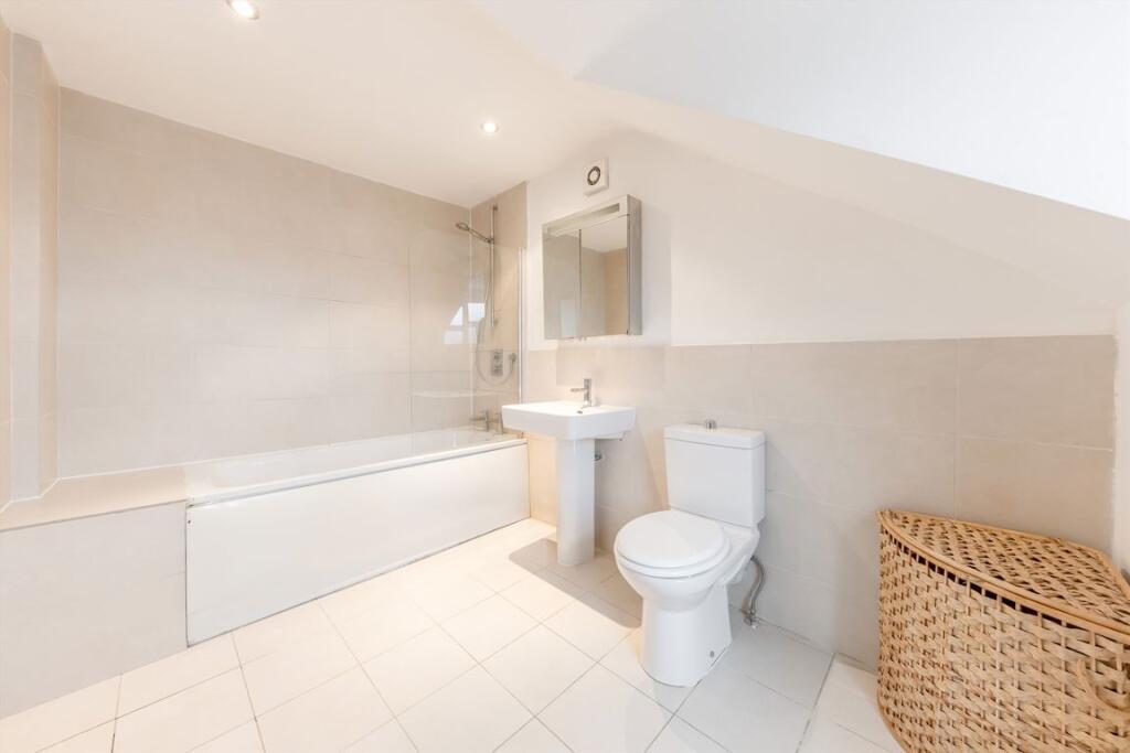 Apartment in London - More