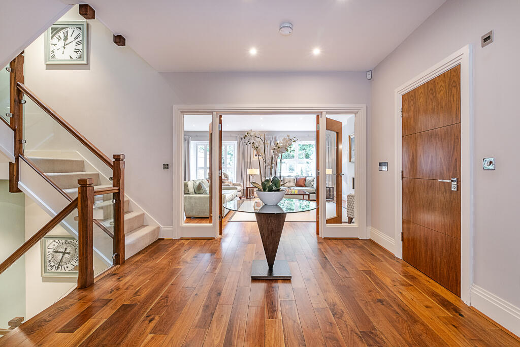 House in London - View 2