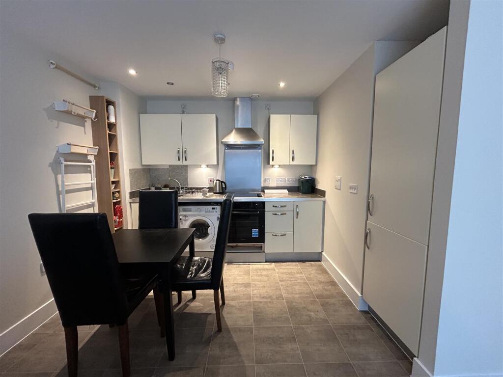 Apartment in Cardiff Bay (Ref.10000), Grangetown - View 2