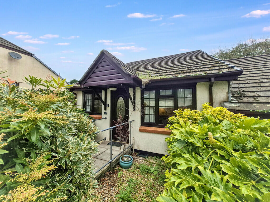 2-bed semi-detached on Summerheath, Mabe Burnthouse, £220,000