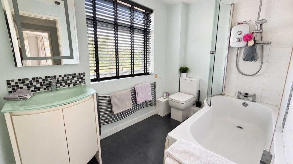 House in Chatham, Walderslade - View 5