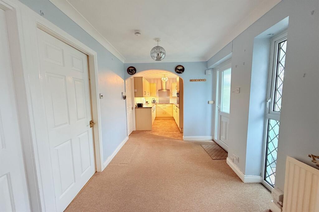 Tasman Close, Old Hall, Warrington, WA5  8QN photo 3