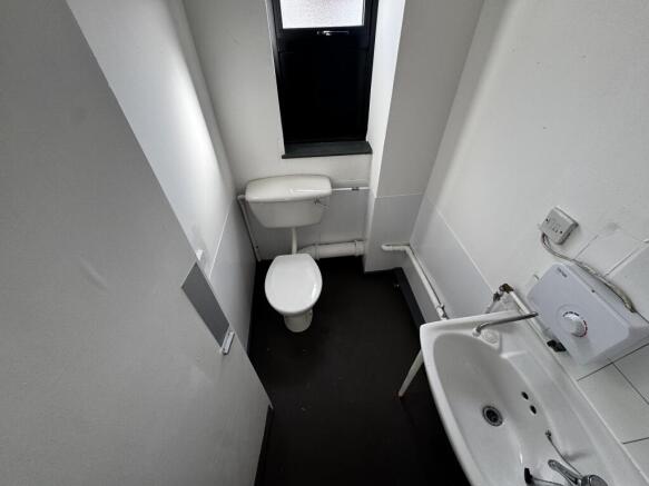 TOILET 1