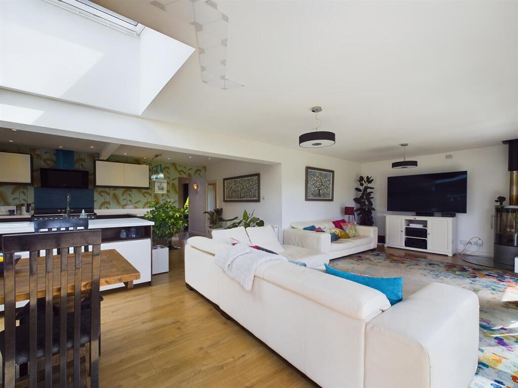 House in Dudley - View 5