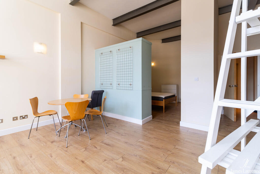 Apartment in Birmingham, West Midlands - More