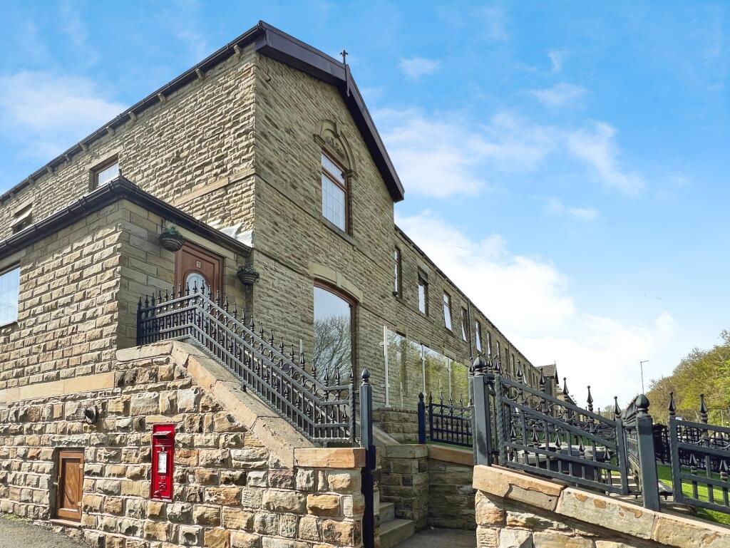 House in Kirklees, Brown Hill - View 4