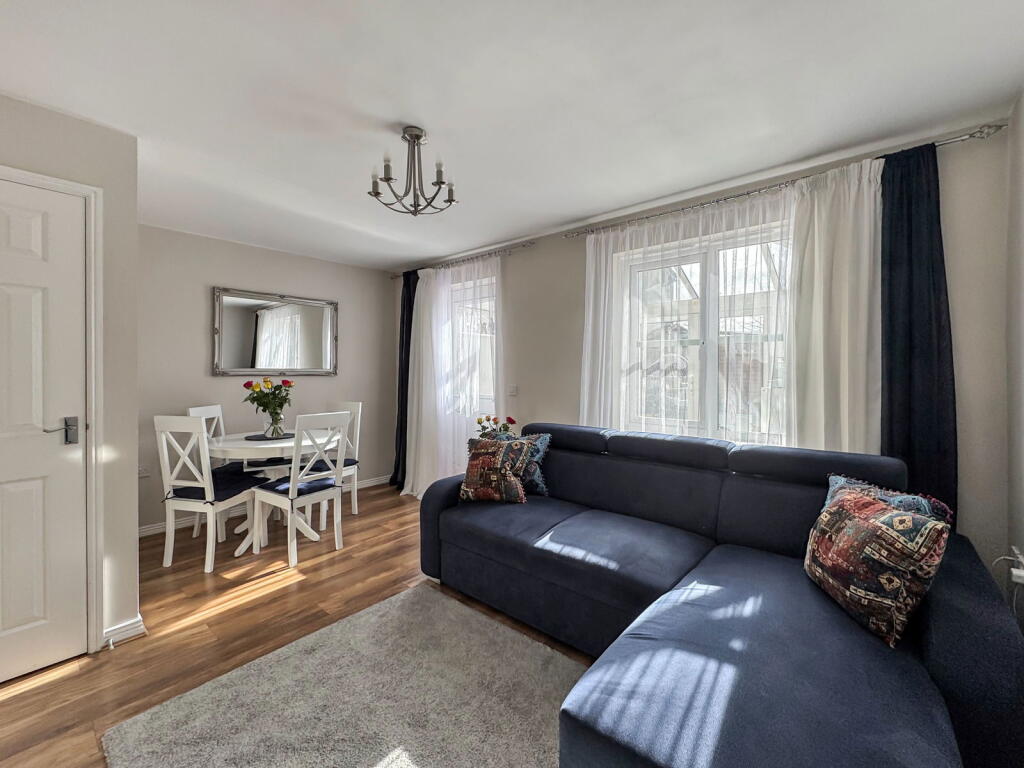 Lyneham Drive, Quedgeley, Gloucester, GL2 2AW photo 4