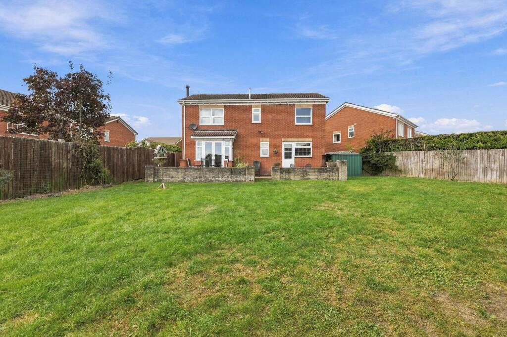 House in Chesterfield, Loundsley Green - View 3