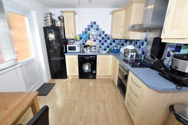 Wooburn Close, Uxbridge, UB8 photo 3