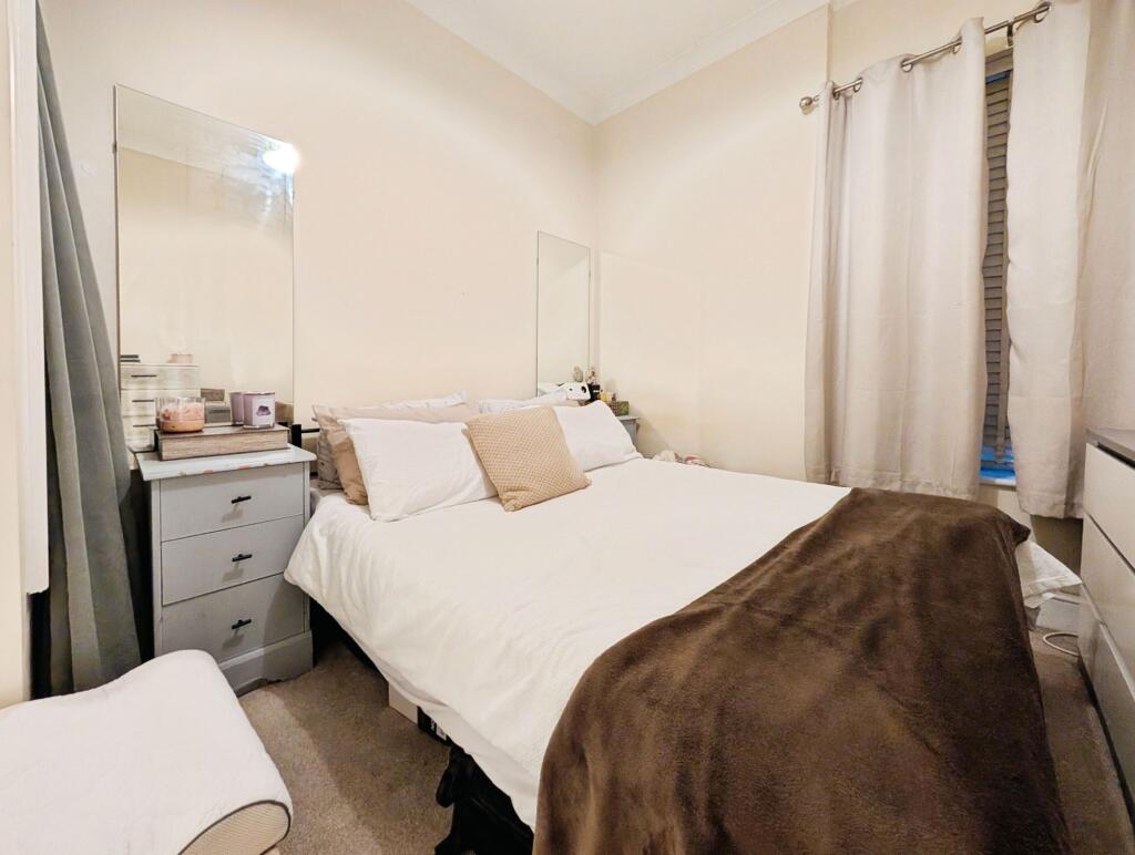 Apartment in Southampton - View 5