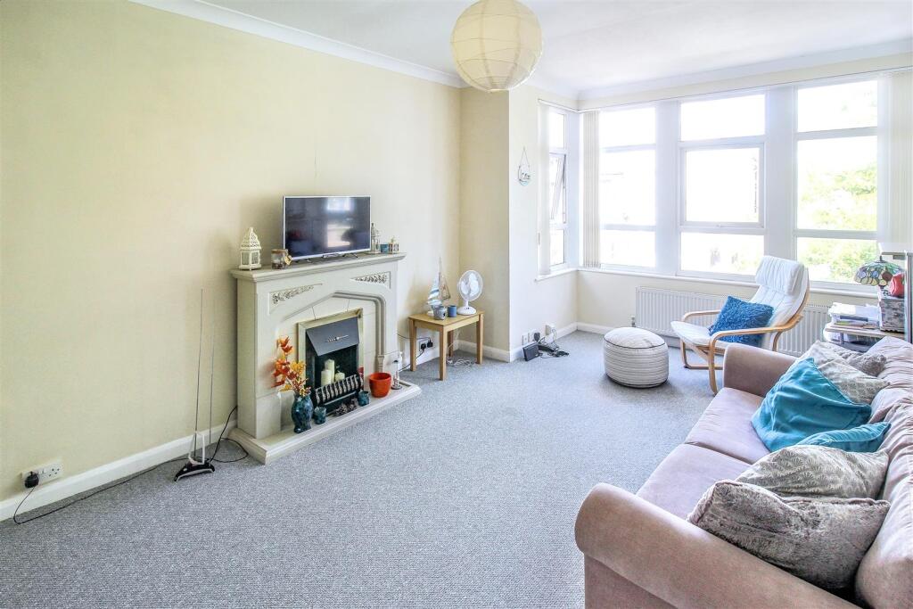 PALMERSTON ROAD, Westcliff-On-Sea photo 4