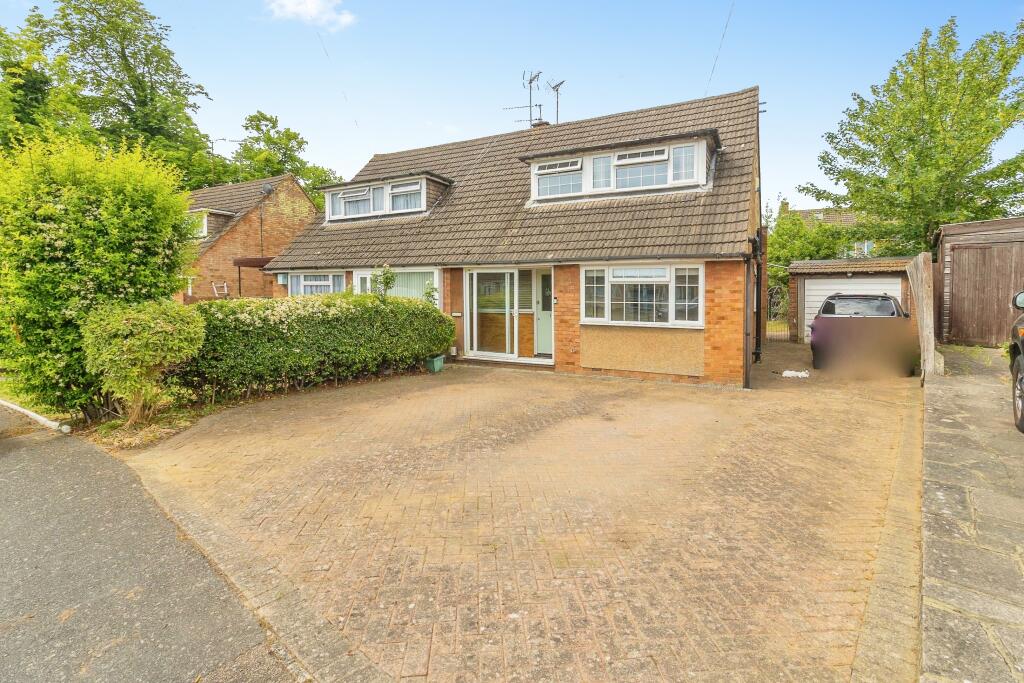 Main image of property: Park View Close, Luton, LU3