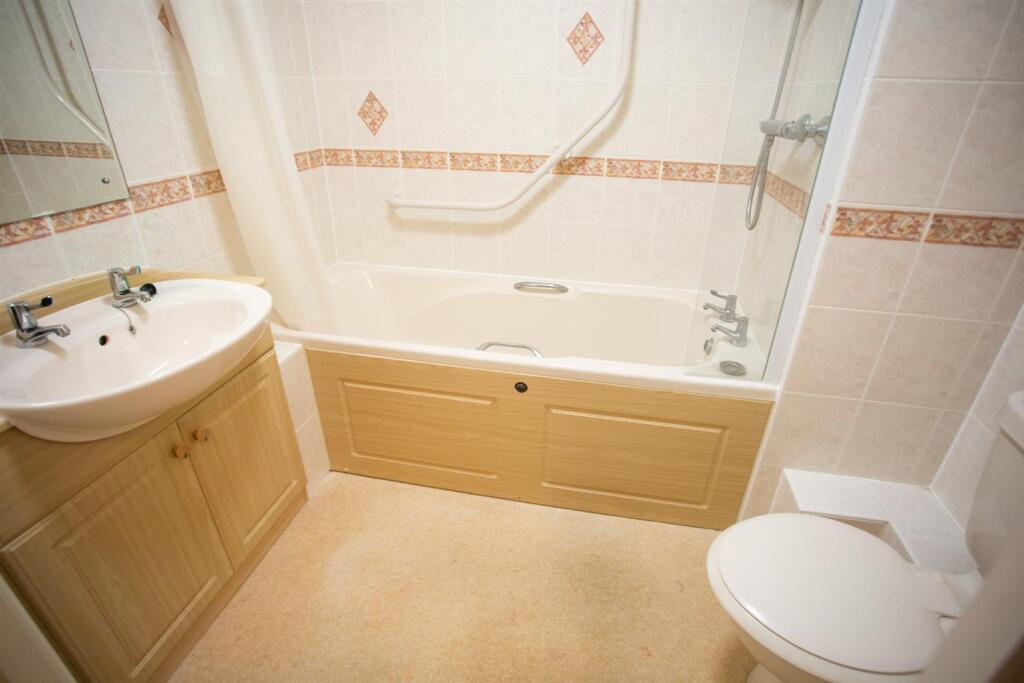 Apartment in Chard, Somerset - More