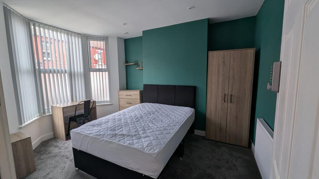 House in Liverpool, Wavertree - More