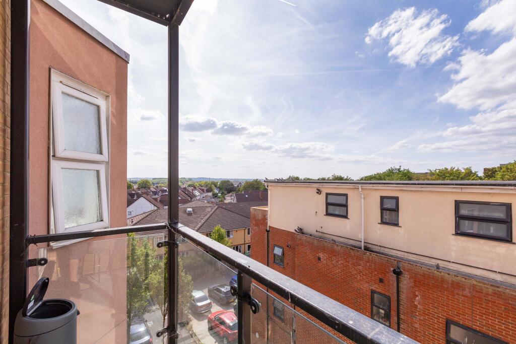 Apartment in Slough - View 3