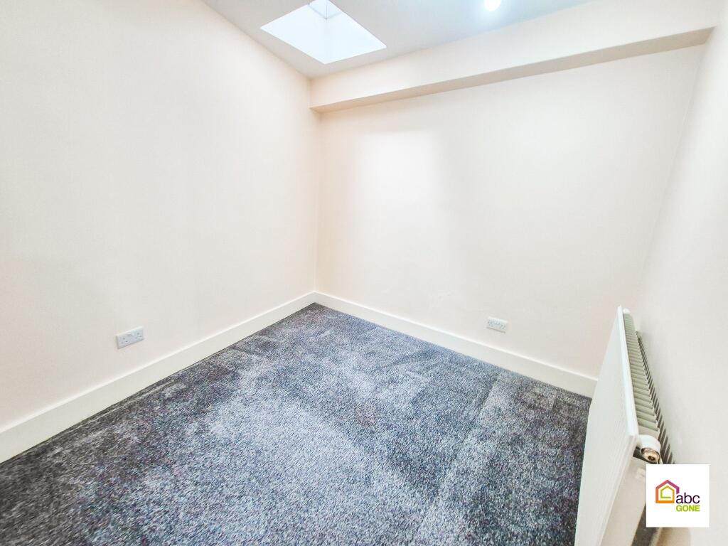 Apartment in Ilford - View 4