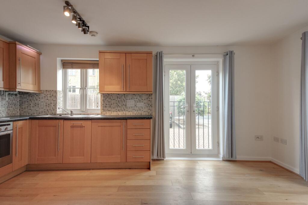 Apartment in Watford - More